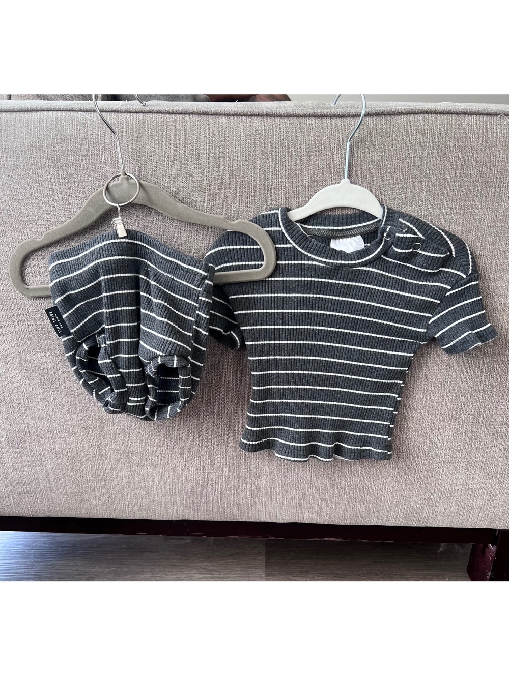 Tiny Tribe Baby gray striped ribbed top and bloomer set 6-9 months